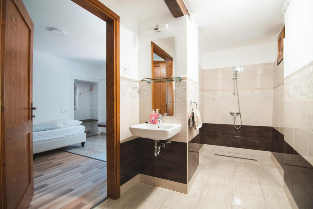Natura Panzio&Apartmanhaz Orfu Ngoại thất bức ảnh