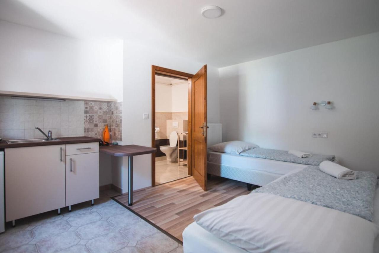 Natura Panzio&Apartmanhaz Orfu Ngoại thất bức ảnh